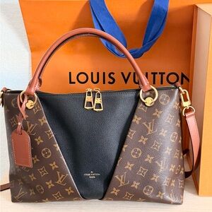 Louis Vuitton V Tote MM